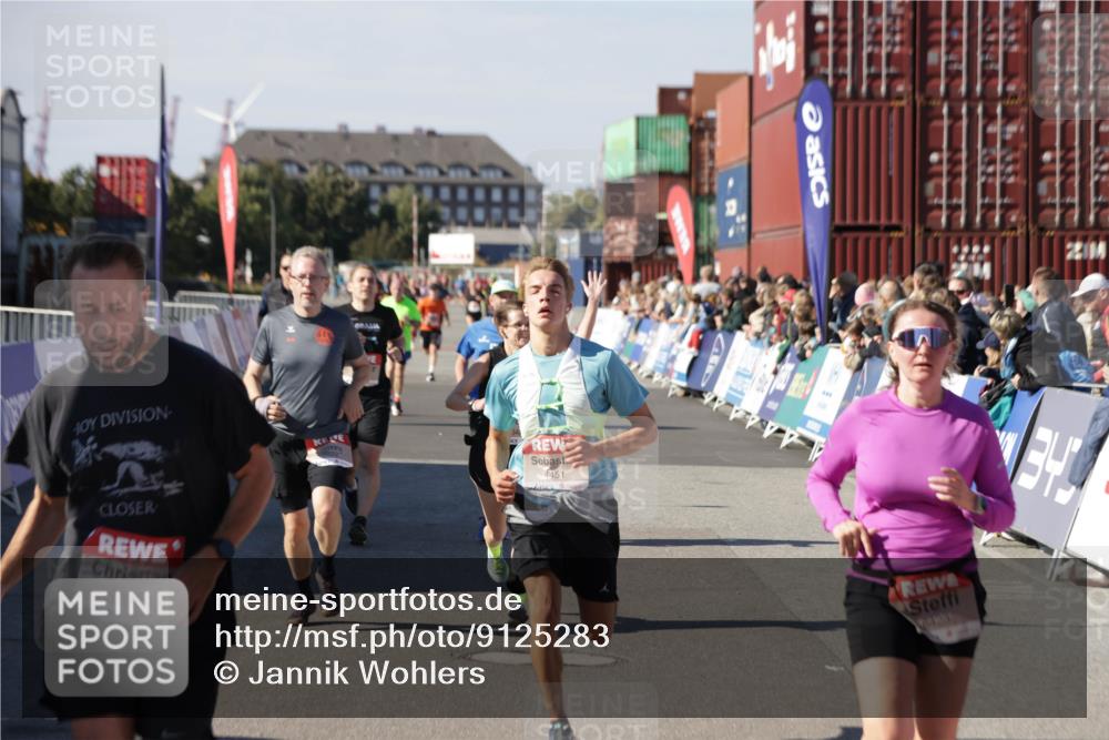 03.10.2025 - Köhlbrandbrückenlauf Jannik Wohlers http://msf.ph/oto/9125283 03.10.2025 13:07:02 Ziel 4152, 4249, 4444, 4451, 4588, 4804, 5963, 6065, 6423, 6427, 6745, 6799, 6822 meine-sportfotos.de