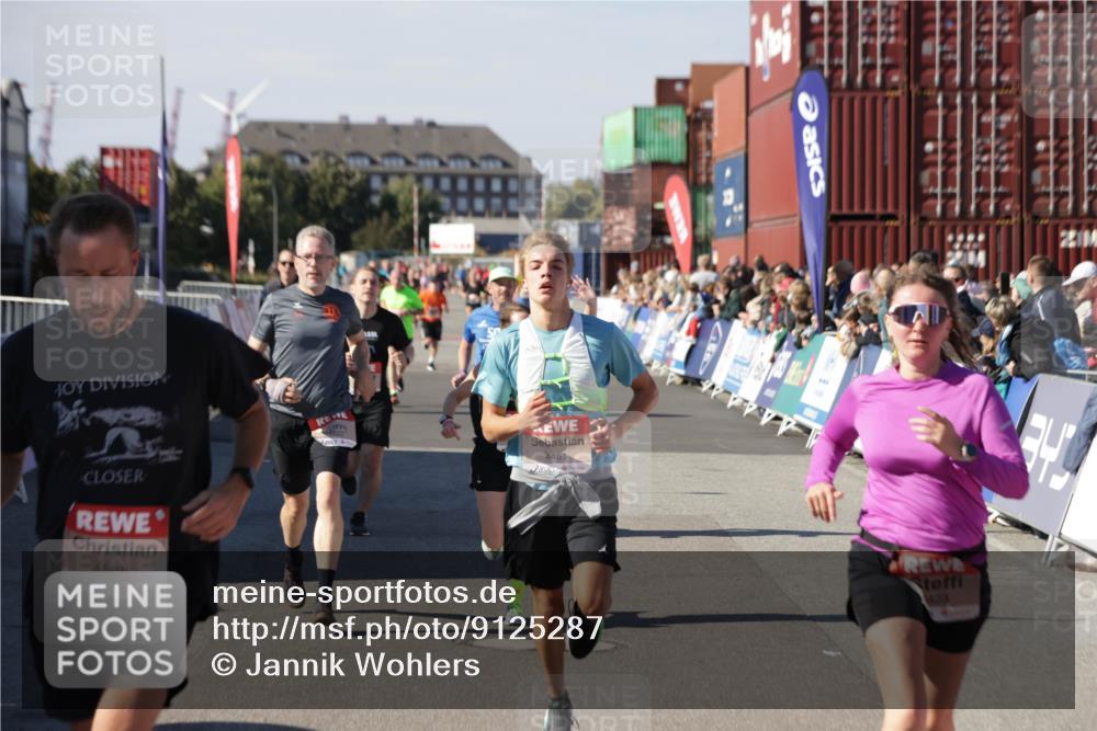 03.10.2025 - Köhlbrandbrückenlauf Jannik Wohlers http://msf.ph/oto/9125287 03.10.2025 13:07:02 Ziel 4152, 4249, 4444, 4451, 4588, 4804, 5963, 6065, 6423, 6427, 6745, 6799, 6822 meine-sportfotos.de