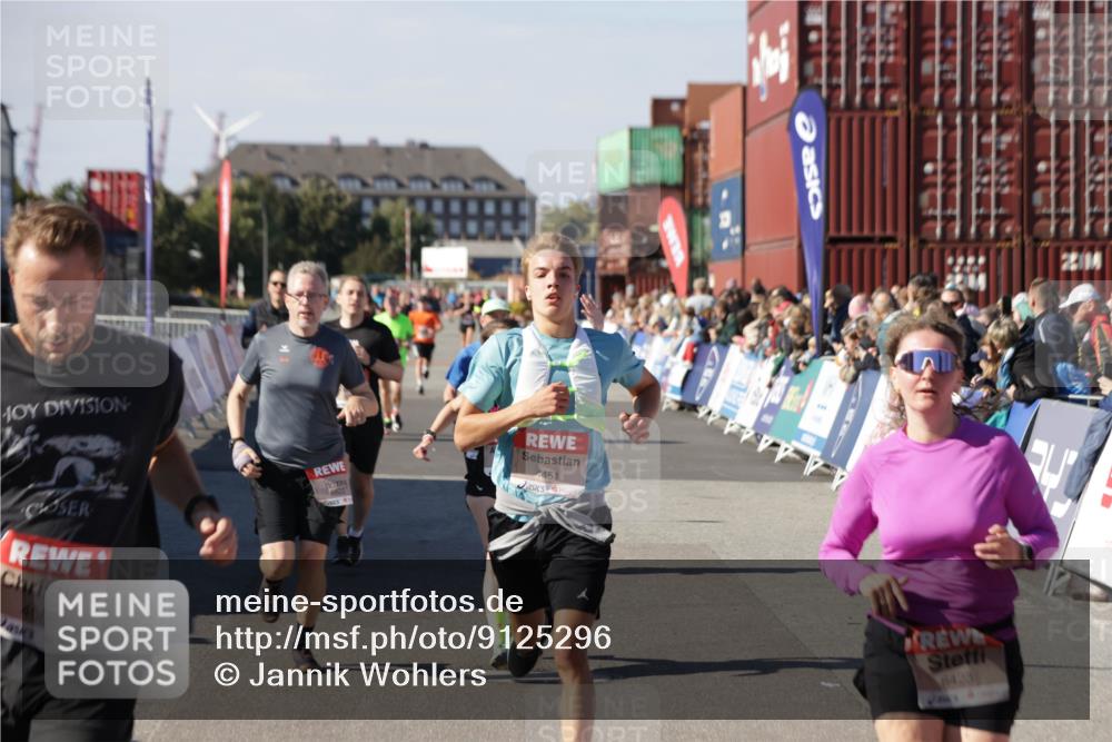 03.10.2025 - Köhlbrandbrückenlauf Jannik Wohlers http://msf.ph/oto/9125296 03.10.2025 13:07:03 Ziel 4152, 4249, 4444, 4451, 4588, 4804, 5963, 6065, 6423, 6427, 6799, 6822 meine-sportfotos.de