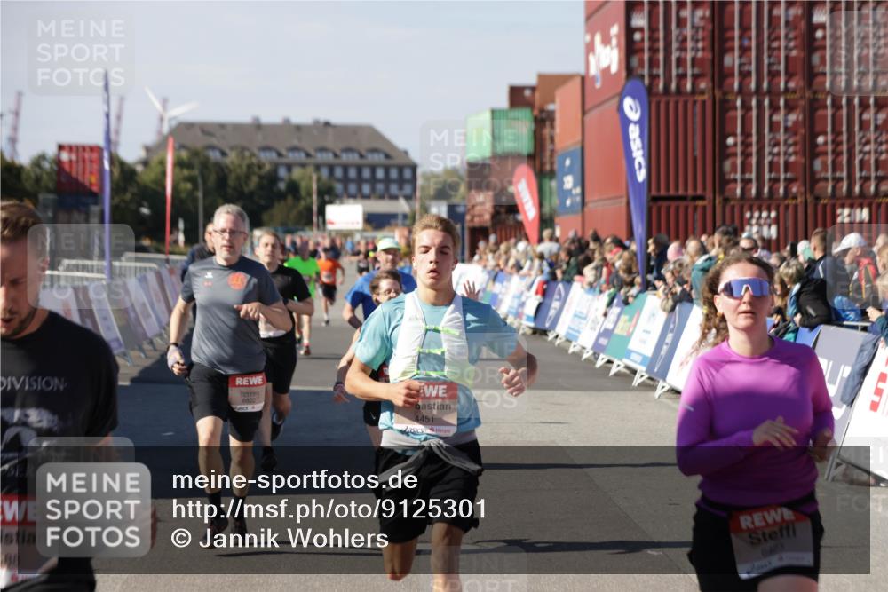 03.10.2025 - Köhlbrandbrückenlauf Jannik Wohlers http://msf.ph/oto/9125301 03.10.2025 13:07:03 Ziel 4152, 4249, 4444, 4451, 4588, 4804, 5963, 6065, 6423, 6427, 6799, 6822 meine-sportfotos.de