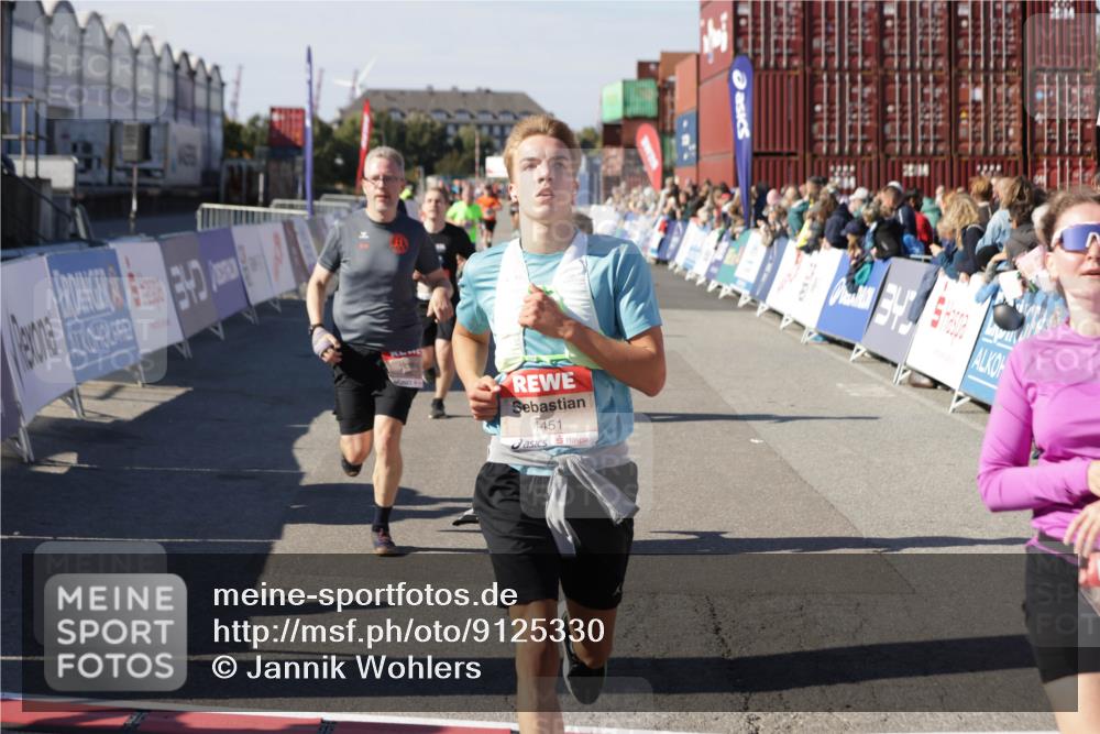 03.10.2025 - Köhlbrandbrückenlauf Jannik Wohlers http://msf.ph/oto/9125330 03.10.2025 13:07:04 Ziel 4152, 4249, 4444, 4451, 4588, 4804, 6065, 6423, 6427, 6799, 6822 meine-sportfotos.de