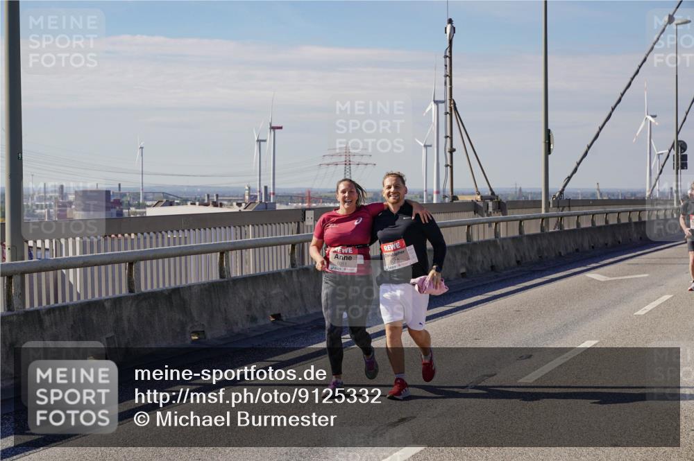 03.10.2025 - Köhlbrandbrückenlauf Michael Burmester http://msf.ph/oto/9125332 03.10.2025 13:09:08 Position 2 6011, 6010 meine-sportfotos.de
