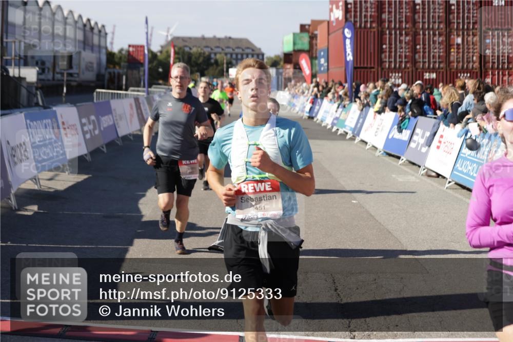 03.10.2025 - Köhlbrandbrückenlauf Jannik Wohlers http://msf.ph/oto/9125333 03.10.2025 13:07:04 Ziel 4152, 4249, 4444, 4451, 4588, 4804, 6065, 6423, 6427, 6799, 6822 meine-sportfotos.de