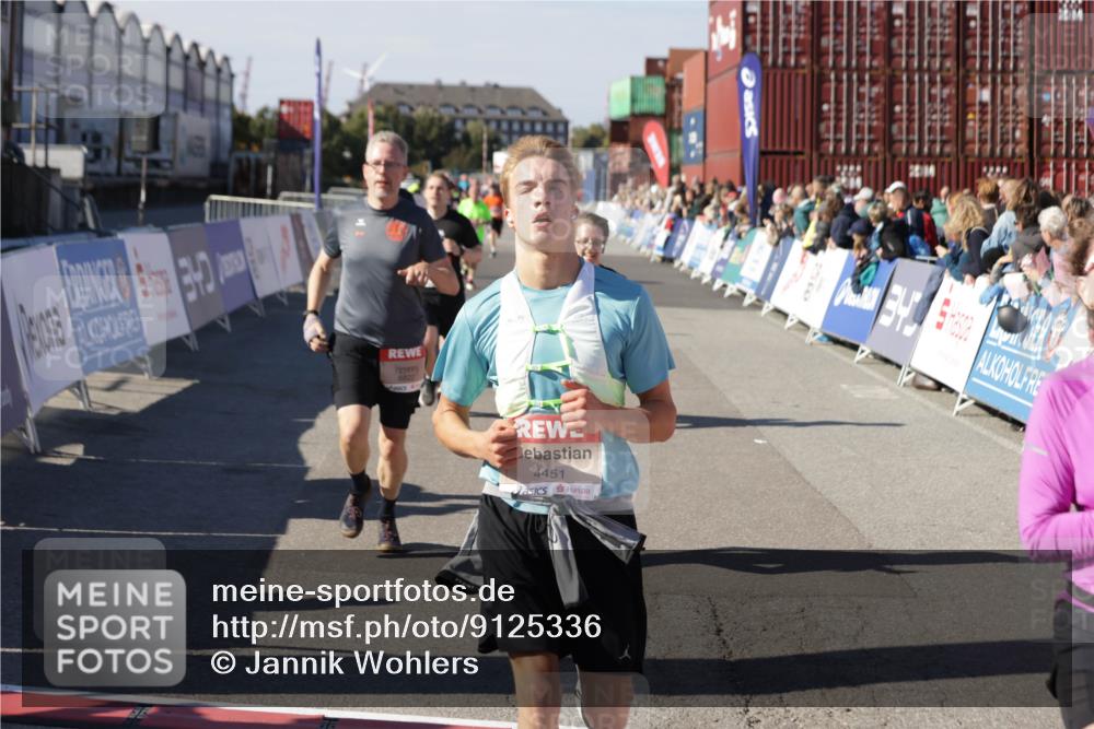 03.10.2025 - Köhlbrandbrückenlauf Jannik Wohlers http://msf.ph/oto/9125336 03.10.2025 13:07:04 Ziel 4152, 4249, 4444, 4451, 4588, 4804, 6065, 6423, 6427, 6799, 6822 meine-sportfotos.de