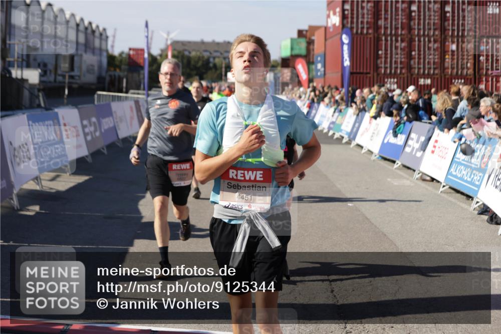 03.10.2025 - Köhlbrandbrückenlauf Jannik Wohlers http://msf.ph/oto/9125344 03.10.2025 13:07:04 Ziel 4152, 4249, 4444, 4451, 4588, 4804, 6065, 6423, 6427, 6799, 6822 meine-sportfotos.de