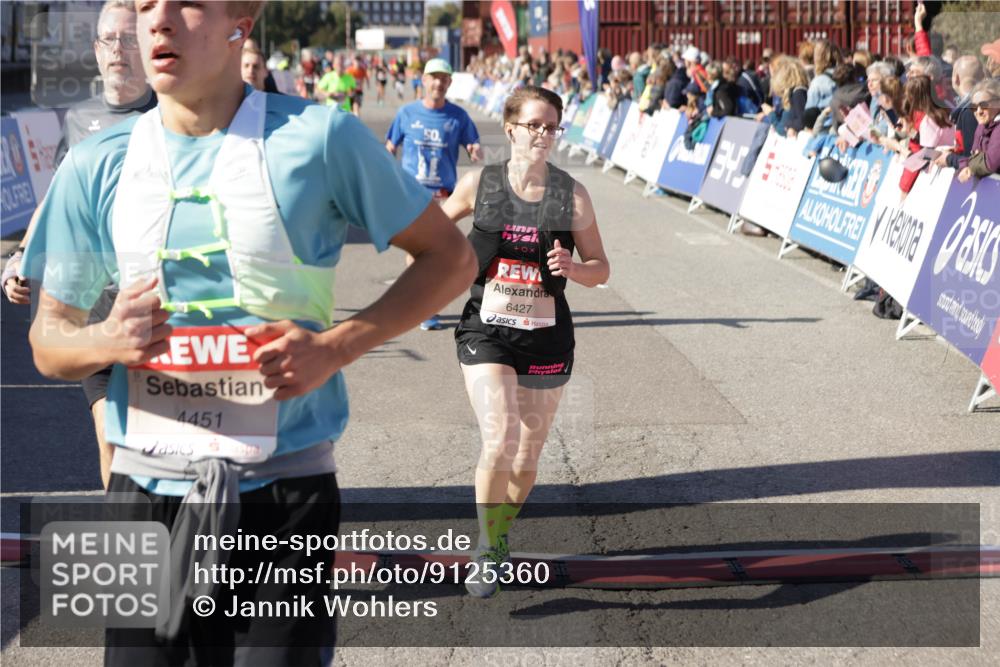 03.10.2025 - Köhlbrandbrückenlauf Jannik Wohlers http://msf.ph/oto/9125360 03.10.2025 13:07:05 Ziel 4152, 4249, 4444, 4451, 4588, 4804, 6065, 6423, 6427, 6467, 6799, 6822 meine-sportfotos.de