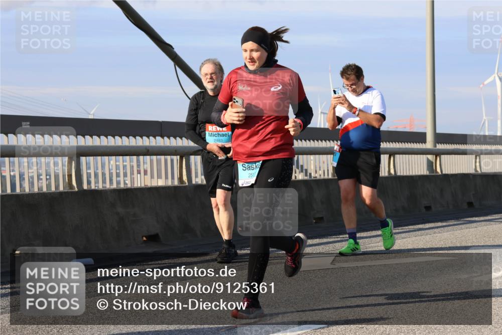 03.10.2025 - Köhlbrandbrückenlauf Strokosch-Dieckow http://msf.ph/oto/9125361 03.10.2025 10:07:58 Position 2 100, 2483, 251 meine-sportfotos.de