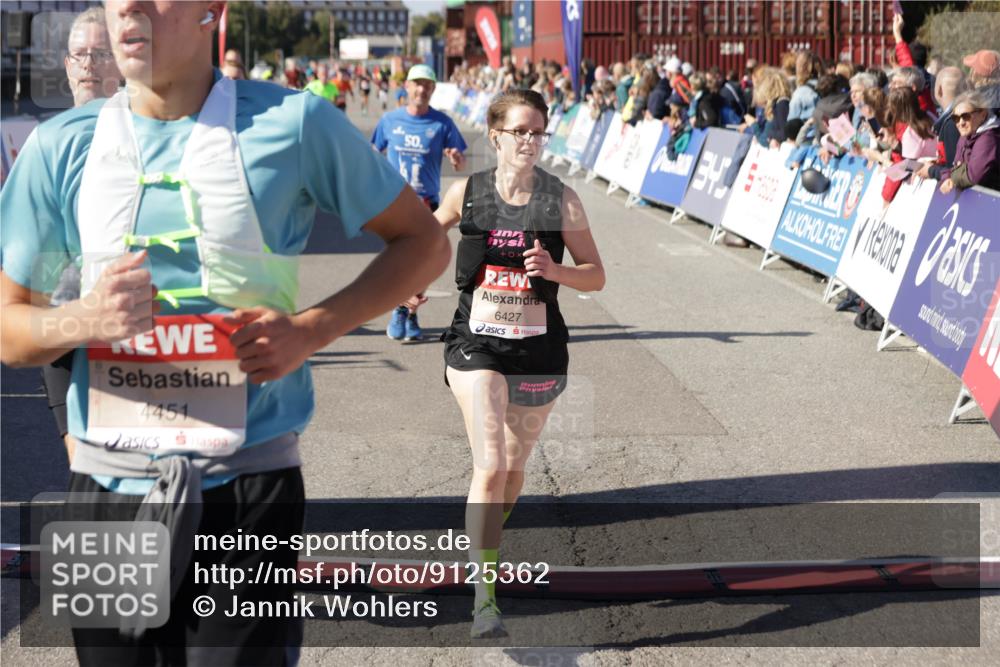 03.10.2025 - Köhlbrandbrückenlauf Jannik Wohlers http://msf.ph/oto/9125362 03.10.2025 13:07:05 Ziel 4152, 4249, 4444, 4451, 4588, 4804, 6065, 6423, 6427, 6467, 6799, 6822 meine-sportfotos.de