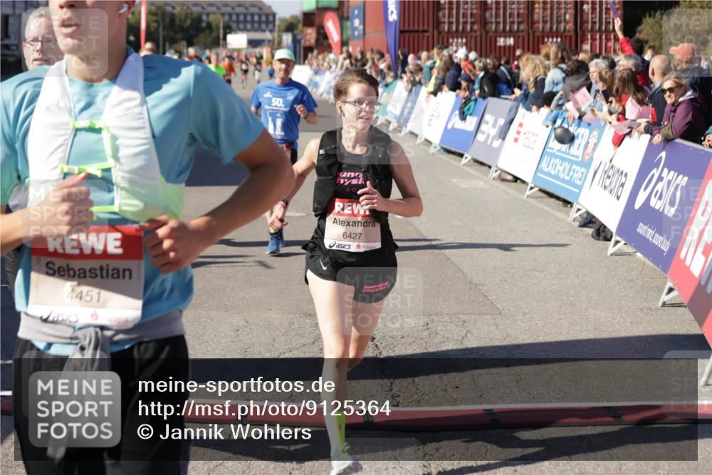 03.10.2025 - Köhlbrandbrückenlauf Jannik Wohlers http://msf.ph/oto/9125364 03.10.2025 13:07:05 Ziel 4152, 4249, 4444, 4451, 4588, 4804, 6065, 6423, 6427, 6467, 6799, 6822 meine-sportfotos.de