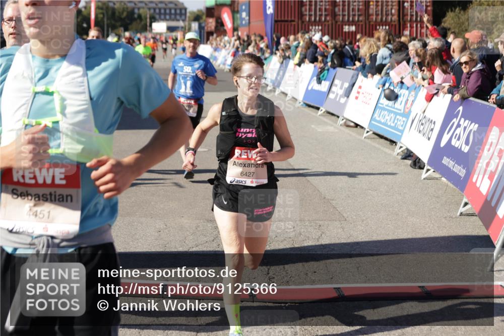 03.10.2025 - Köhlbrandbrückenlauf Jannik Wohlers http://msf.ph/oto/9125366 03.10.2025 13:07:05 Ziel 4152, 4249, 4444, 4451, 4588, 4804, 6065, 6423, 6427, 6467, 6799, 6822 meine-sportfotos.de