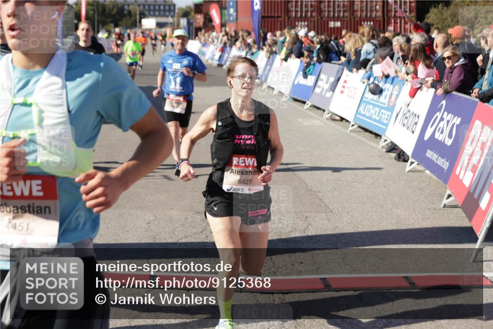 03.10.2025 - Köhlbrandbrückenlauf Jannik Wohlers http://msf.ph/oto/9125368 03.10.2025 13:07:05 Ziel 4152, 4249, 4444, 4451, 4588, 4804, 6065, 6423, 6427, 6467, 6799, 6822 meine-sportfotos.de