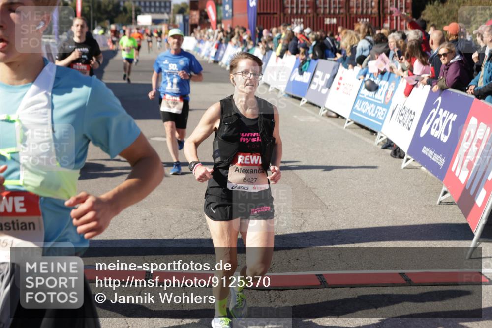 03.10.2025 - Köhlbrandbrückenlauf Jannik Wohlers http://msf.ph/oto/9125370 03.10.2025 13:07:05 Ziel 4152, 4249, 4444, 4451, 4588, 4804, 6065, 6423, 6427, 6467, 6799, 6822 meine-sportfotos.de