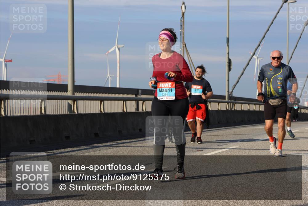 03.10.2025 - Köhlbrandbrückenlauf Strokosch-Dieckow http://msf.ph/oto/9125375 03.10.2025 10:08:00 Position 2 3284, 2179 meine-sportfotos.de