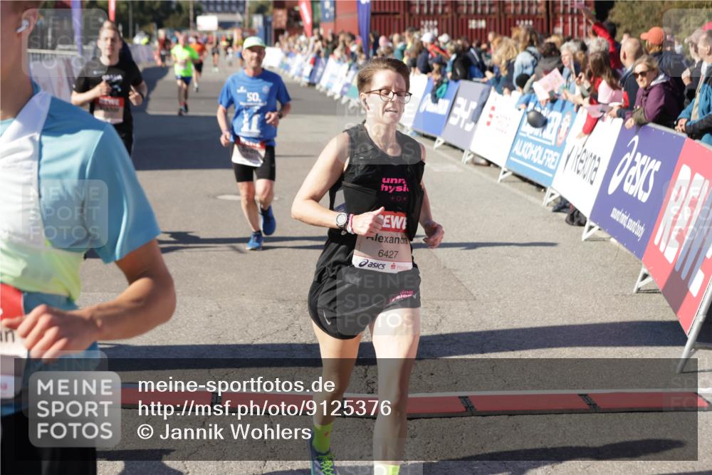 03.10.2025 - Köhlbrandbrückenlauf Jannik Wohlers http://msf.ph/oto/9125376 03.10.2025 13:07:05 Ziel 4152, 4249, 4444, 4451, 4588, 4804, 6065, 6423, 6427, 6467, 6799, 6822 meine-sportfotos.de