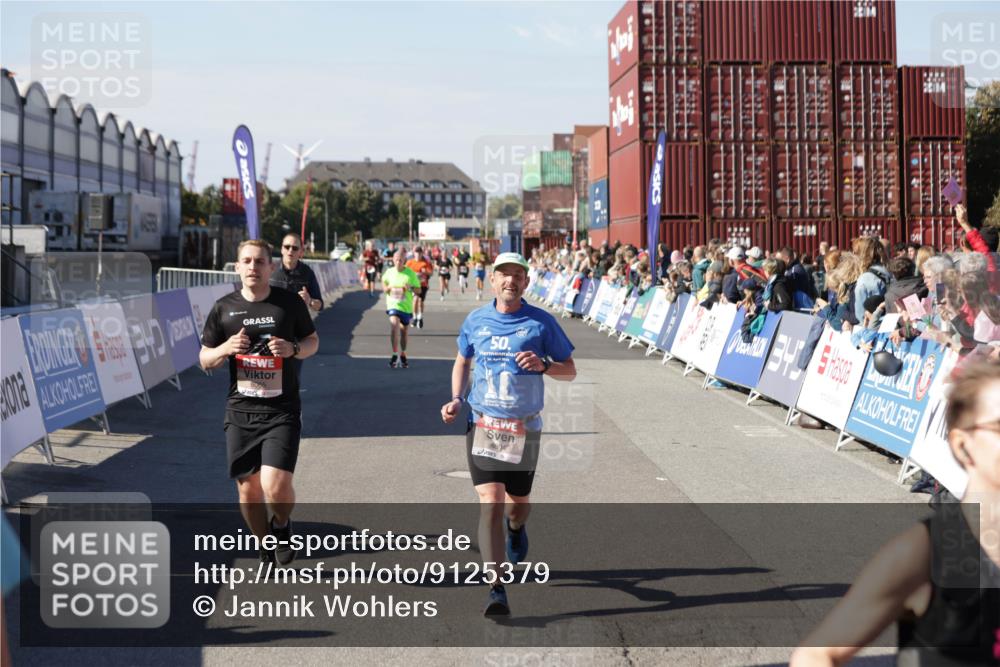 03.10.2025 - Köhlbrandbrückenlauf Jannik Wohlers http://msf.ph/oto/9125379 03.10.2025 13:07:06 Ziel 4152, 4249, 4444, 4451, 4588, 4804, 6065, 6302, 6423, 6427, 6467, 6799, 6822 meine-sportfotos.de