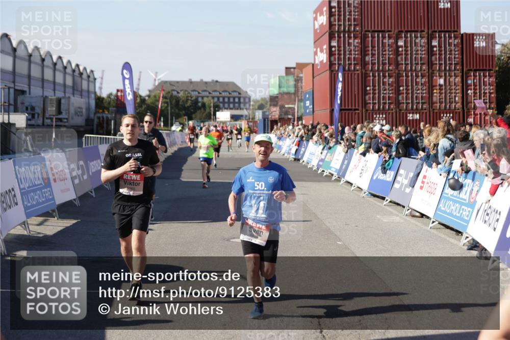 03.10.2025 - Köhlbrandbrückenlauf Jannik Wohlers http://msf.ph/oto/9125383 03.10.2025 13:07:06 Ziel 4152, 4249, 4444, 4451, 4588, 4804, 6065, 6302, 6423, 6427, 6467, 6799, 6822 meine-sportfotos.de