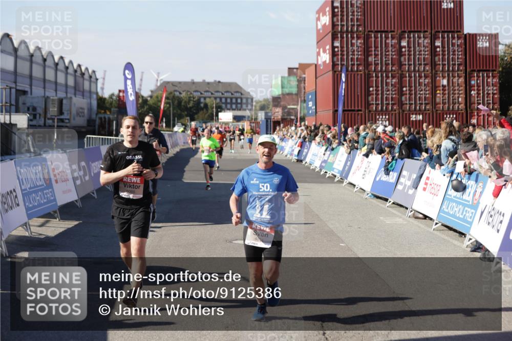 03.10.2025 - Köhlbrandbrückenlauf Jannik Wohlers http://msf.ph/oto/9125386 03.10.2025 13:07:06 Ziel 4152, 4249, 4444, 4451, 4588, 4804, 6065, 6302, 6423, 6427, 6467, 6799, 6822 meine-sportfotos.de
