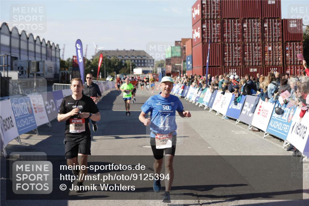 03.10.2025 - Köhlbrandbrückenlauf Jannik Wohlers http://msf.ph/oto/9125394 03.10.2025 13:07:06 Ziel 4152, 4249, 4444, 4451, 4588, 4804, 6065, 6302, 6423, 6427, 6467, 6799, 6822 meine-sportfotos.de