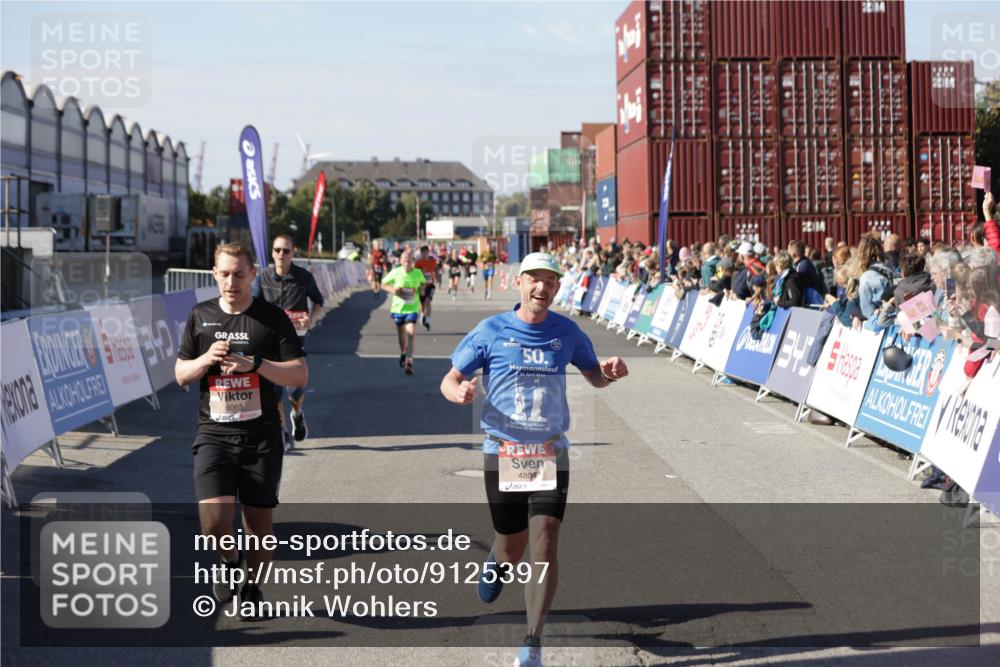 03.10.2025 - Köhlbrandbrückenlauf Jannik Wohlers http://msf.ph/oto/9125397 03.10.2025 13:07:06 Ziel 4152, 4249, 4444, 4451, 4588, 4804, 6065, 6302, 6423, 6427, 6467, 6799, 6822 meine-sportfotos.de