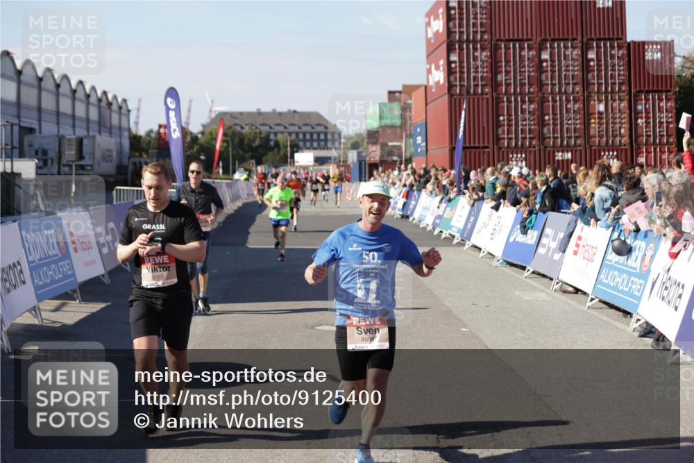 03.10.2025 - Köhlbrandbrückenlauf Jannik Wohlers http://msf.ph/oto/9125400 03.10.2025 13:07:06 Ziel 4152, 4249, 4444, 4451, 4588, 4804, 6065, 6302, 6423, 6427, 6467, 6799, 6822 meine-sportfotos.de