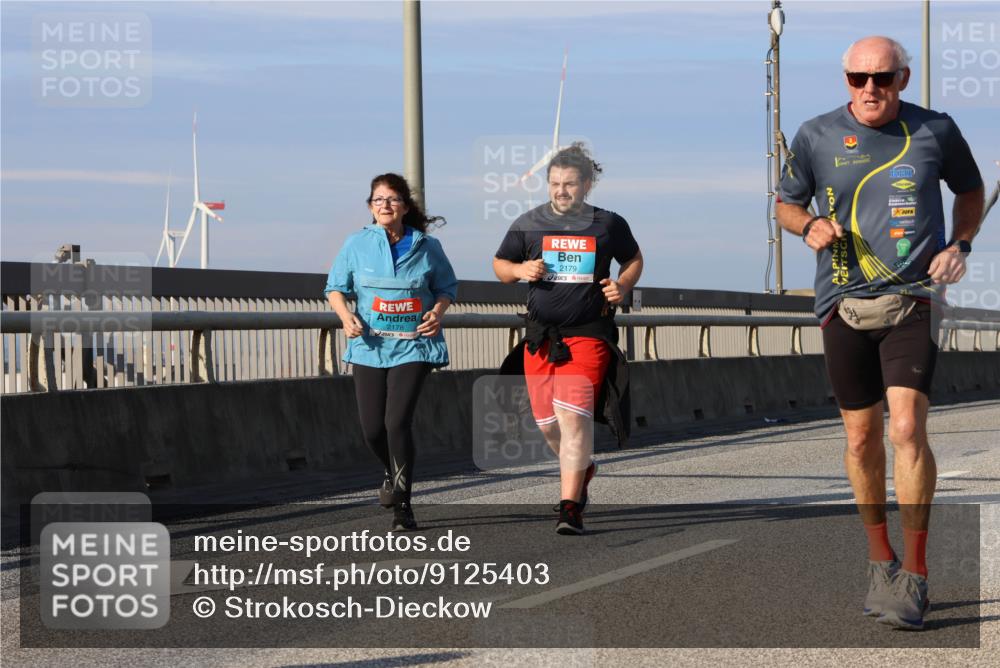 03.10.2025 - Köhlbrandbrückenlauf Strokosch-Dieckow http://msf.ph/oto/9125403 03.10.2025 10:08:03 Position 2 2178, 2179 meine-sportfotos.de