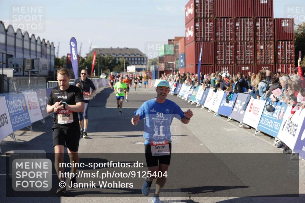 03.10.2025 - Köhlbrandbrückenlauf Jannik Wohlers http://msf.ph/oto/9125404 03.10.2025 13:07:06 Ziel 4152, 4249, 4444, 4451, 4588, 4804, 6065, 6302, 6423, 6427, 6467, 6799, 6822 meine-sportfotos.de