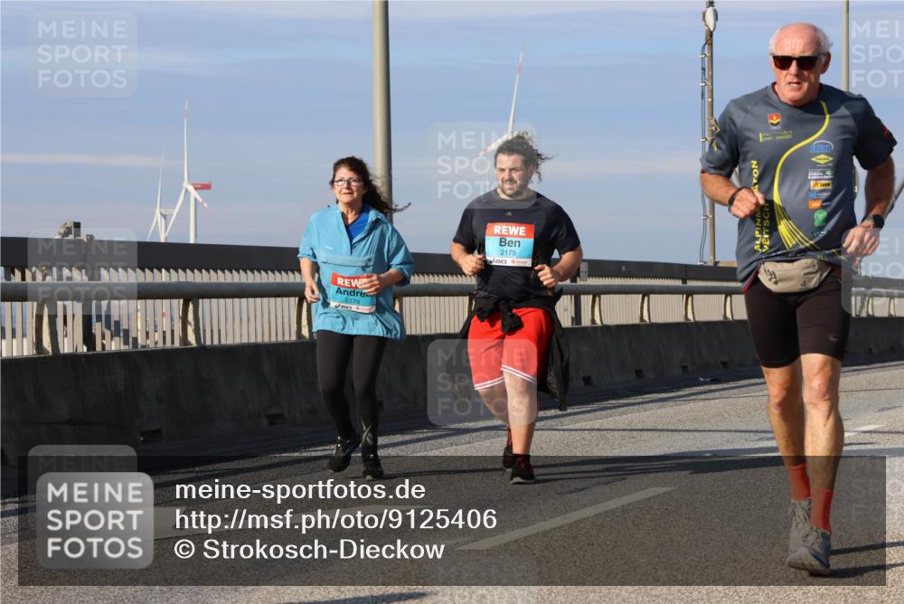 03.10.2025 - Köhlbrandbrückenlauf Strokosch-Dieckow http://msf.ph/oto/9125406 03.10.2025 10:08:03 Position 2 2178, 2179 meine-sportfotos.de