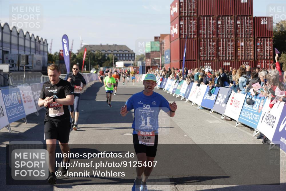 03.10.2025 - Köhlbrandbrückenlauf Jannik Wohlers http://msf.ph/oto/9125407 03.10.2025 13:07:06 Ziel 4152, 4249, 4444, 4451, 4588, 4804, 6065, 6302, 6423, 6427, 6467, 6799, 6822 meine-sportfotos.de