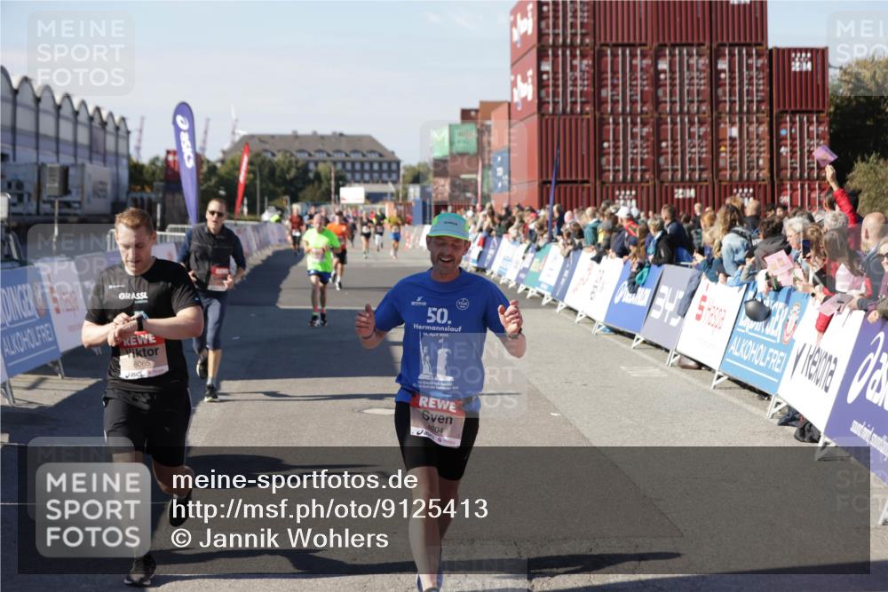 03.10.2025 - Köhlbrandbrückenlauf Jannik Wohlers http://msf.ph/oto/9125413 03.10.2025 13:07:06 Ziel 4152, 4249, 4444, 4451, 4588, 4804, 6065, 6302, 6423, 6427, 6467, 6799, 6822 meine-sportfotos.de