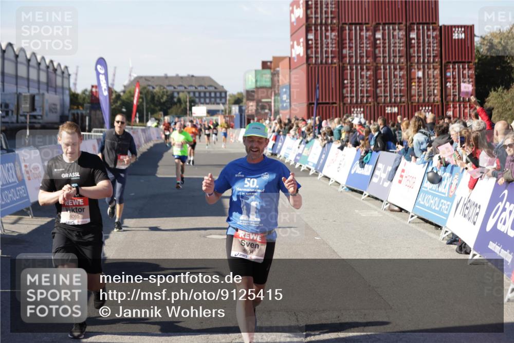 03.10.2025 - Köhlbrandbrückenlauf Jannik Wohlers http://msf.ph/oto/9125415 03.10.2025 13:07:07 Ziel 4152, 4249, 4444, 4451, 4588, 4804, 6065, 6302, 6423, 6427, 6467, 6799, 6822 meine-sportfotos.de