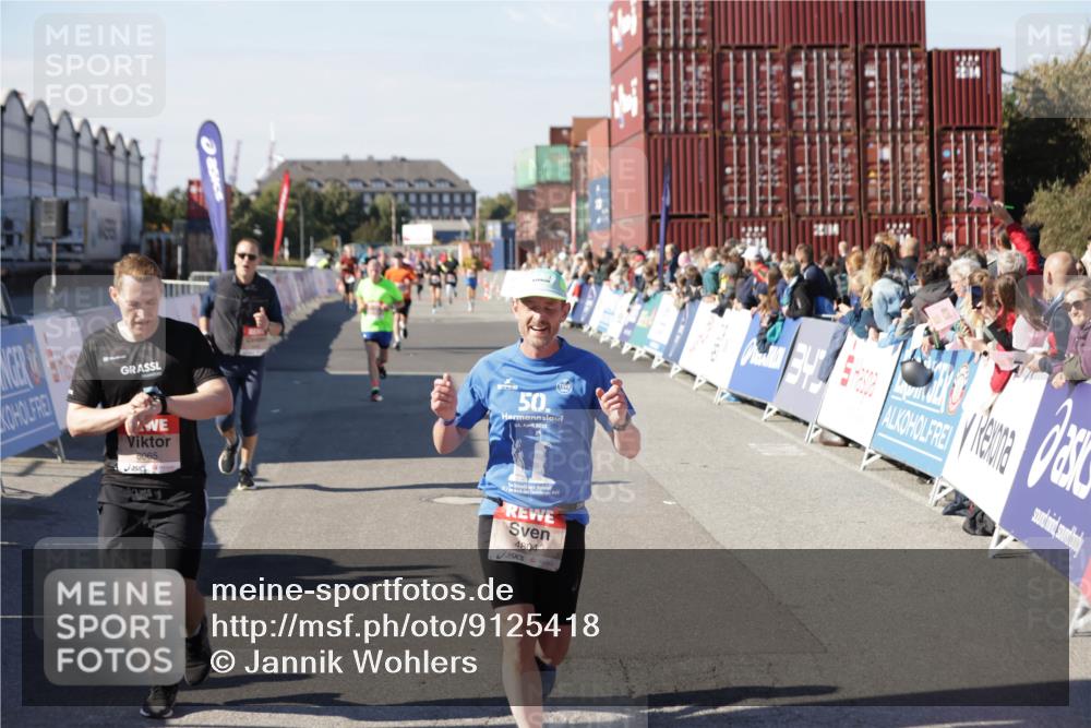 03.10.2025 - Köhlbrandbrückenlauf Jannik Wohlers http://msf.ph/oto/9125418 03.10.2025 13:07:07 Ziel 4152, 4249, 4444, 4451, 4588, 4804, 6065, 6302, 6423, 6427, 6467, 6799, 6822 meine-sportfotos.de