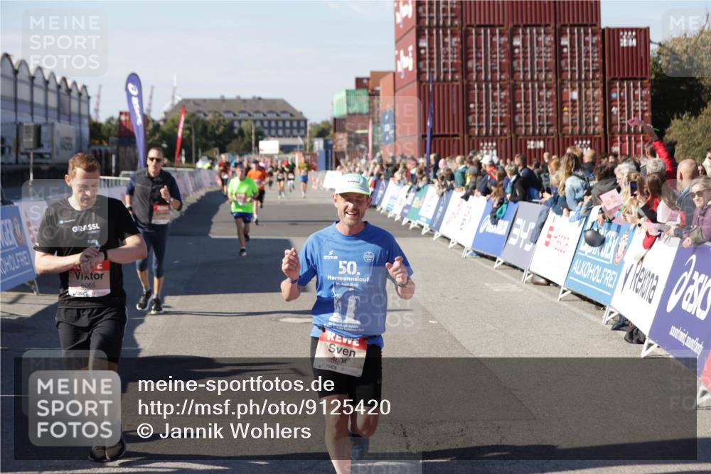 03.10.2025 - Köhlbrandbrückenlauf Jannik Wohlers http://msf.ph/oto/9125420 03.10.2025 13:07:07 Ziel 4152, 4249, 4444, 4451, 4588, 4804, 6065, 6302, 6423, 6427, 6467, 6799, 6822 meine-sportfotos.de