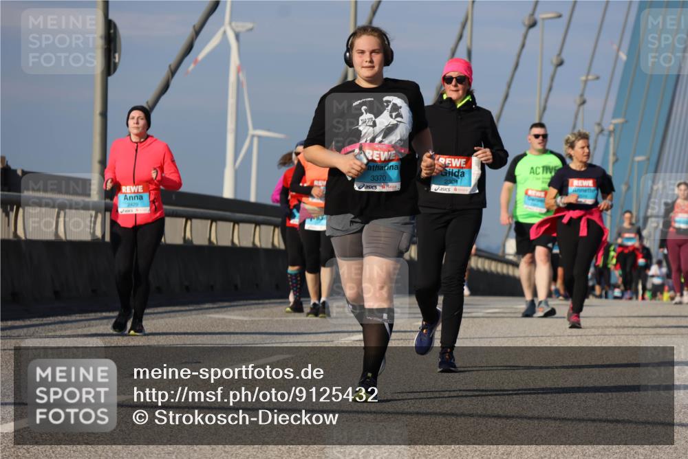 03.10.2025 - Köhlbrandbrückenlauf Strokosch-Dieckow http://msf.ph/oto/9125432 03.10.2025 10:08:20 Position 2 3370, 2394, 2429 meine-sportfotos.de