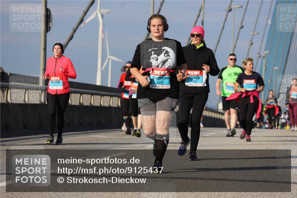 03.10.2025 - Köhlbrandbrückenlauf Strokosch-Dieckow http://msf.ph/oto/9125437 03.10.2025 10:08:20 Position 2 2429, 3370, 2394 meine-sportfotos.de