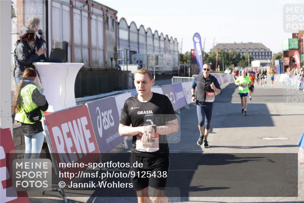 03.10.2025 - Köhlbrandbrückenlauf Jannik Wohlers http://msf.ph/oto/9125438 03.10.2025 13:07:07 Ziel 4152, 4249, 4444, 4451, 4588, 4804, 6065, 6302, 6423, 6427, 6467, 6799, 6822 meine-sportfotos.de