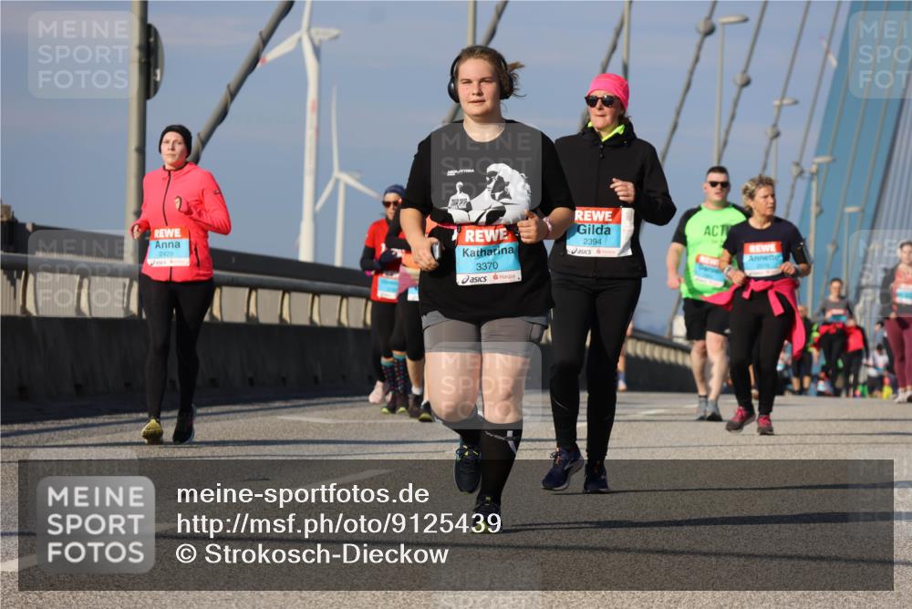 03.10.2025 - Köhlbrandbrückenlauf Strokosch-Dieckow http://msf.ph/oto/9125439 03.10.2025 10:08:20 Position 2 2429, 3370, 2394 meine-sportfotos.de