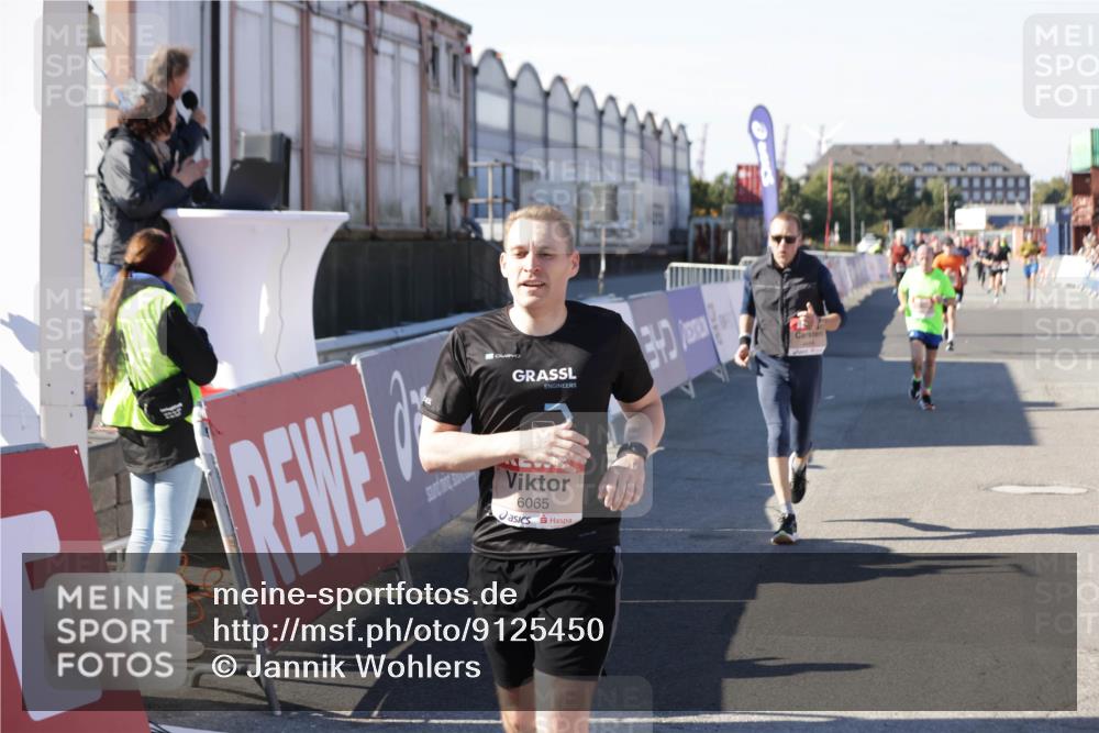 03.10.2025 - Köhlbrandbrückenlauf Jannik Wohlers http://msf.ph/oto/9125450 03.10.2025 13:07:08 Ziel 4152, 4249, 4444, 4451, 4588, 4804, 6065, 6302, 6423, 6427, 6467, 6799, 6822 meine-sportfotos.de