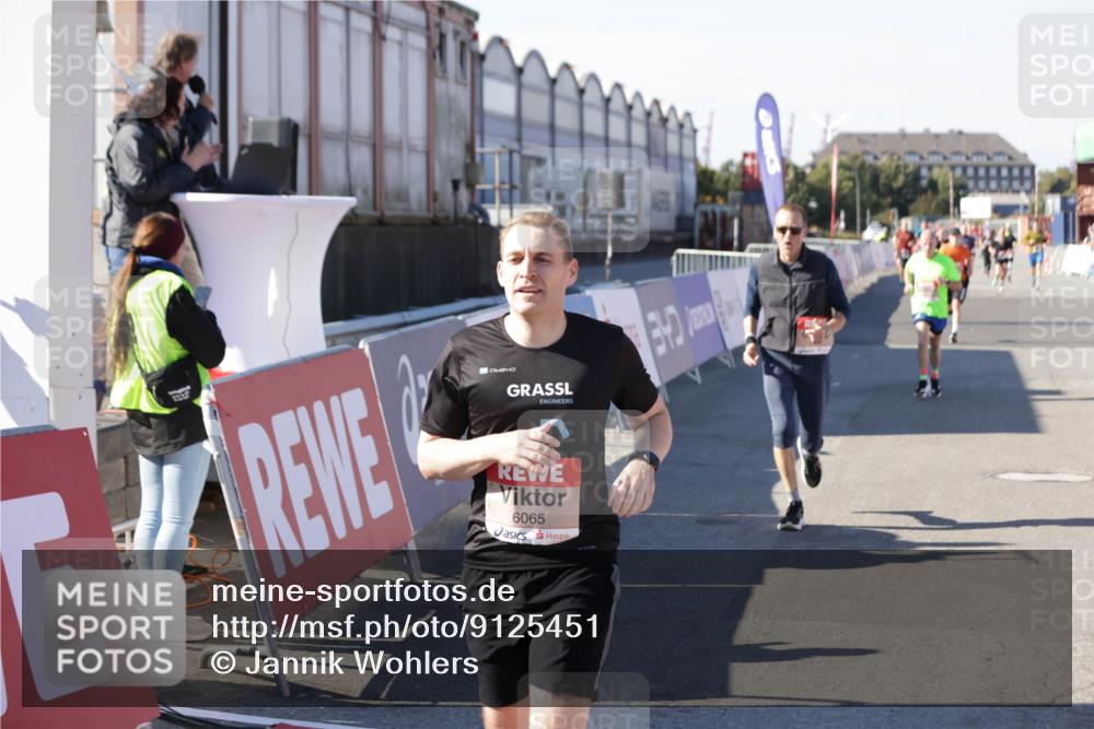 03.10.2025 - Köhlbrandbrückenlauf Jannik Wohlers http://msf.ph/oto/9125451 03.10.2025 13:07:08 Ziel 4152, 4249, 4444, 4451, 4588, 4804, 6065, 6302, 6423, 6427, 6467, 6799, 6822 meine-sportfotos.de