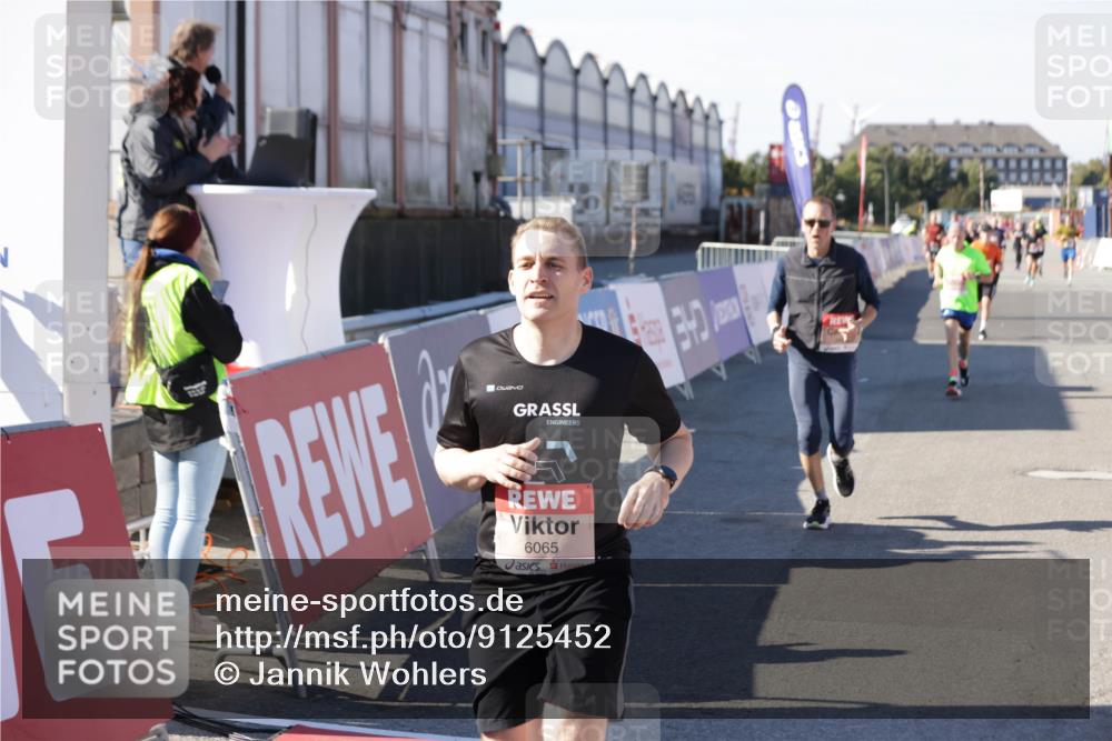 03.10.2025 - Köhlbrandbrückenlauf Jannik Wohlers http://msf.ph/oto/9125452 03.10.2025 13:07:08 Ziel 4152, 4249, 4444, 4451, 4588, 4804, 6065, 6302, 6423, 6427, 6467, 6799, 6822 meine-sportfotos.de
