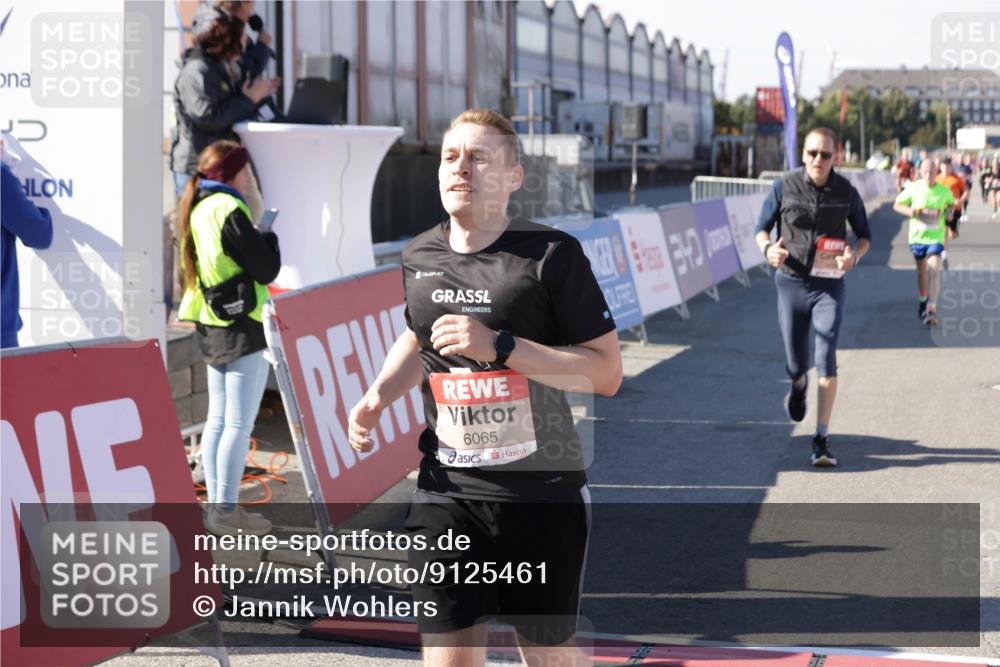 03.10.2025 - Köhlbrandbrückenlauf Jannik Wohlers http://msf.ph/oto/9125461 03.10.2025 13:07:08 Ziel 4152, 4249, 4444, 4451, 4588, 4804, 6065, 6302, 6423, 6427, 6467, 6799, 6822 meine-sportfotos.de
