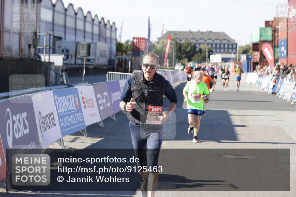 03.10.2025 - Köhlbrandbrückenlauf Jannik Wohlers http://msf.ph/oto/9125463 03.10.2025 13:07:09 Ziel 4152, 4249, 4444, 4451, 4588, 4804, 6065, 6302, 6423, 6427, 6467, 6822 meine-sportfotos.de