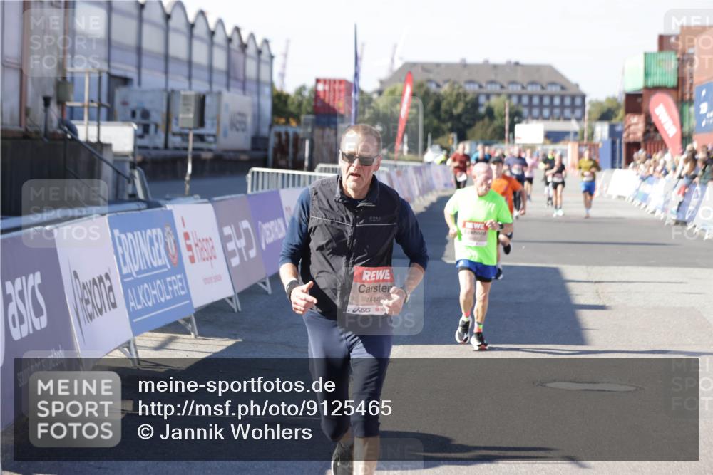 03.10.2025 - Köhlbrandbrückenlauf Jannik Wohlers http://msf.ph/oto/9125465 03.10.2025 13:07:09 Ziel 4152, 4249, 4444, 4451, 4588, 4804, 6065, 6302, 6423, 6427, 6467, 6822 meine-sportfotos.de