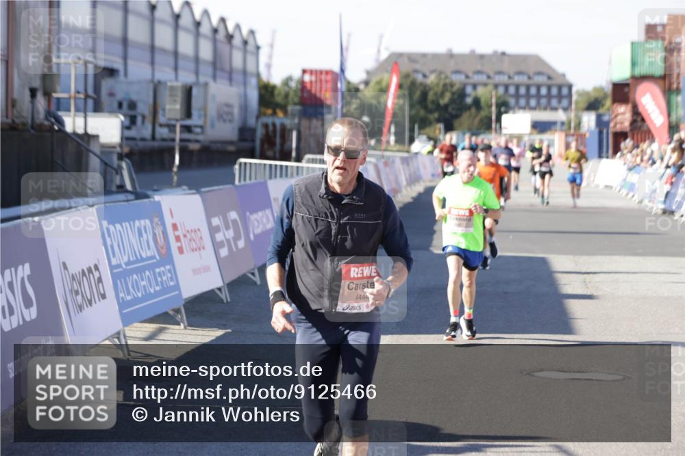 03.10.2025 - Köhlbrandbrückenlauf Jannik Wohlers http://msf.ph/oto/9125466 03.10.2025 13:07:09 Ziel 4152, 4249, 4444, 4451, 4588, 4804, 6065, 6302, 6423, 6427, 6467, 6822 meine-sportfotos.de