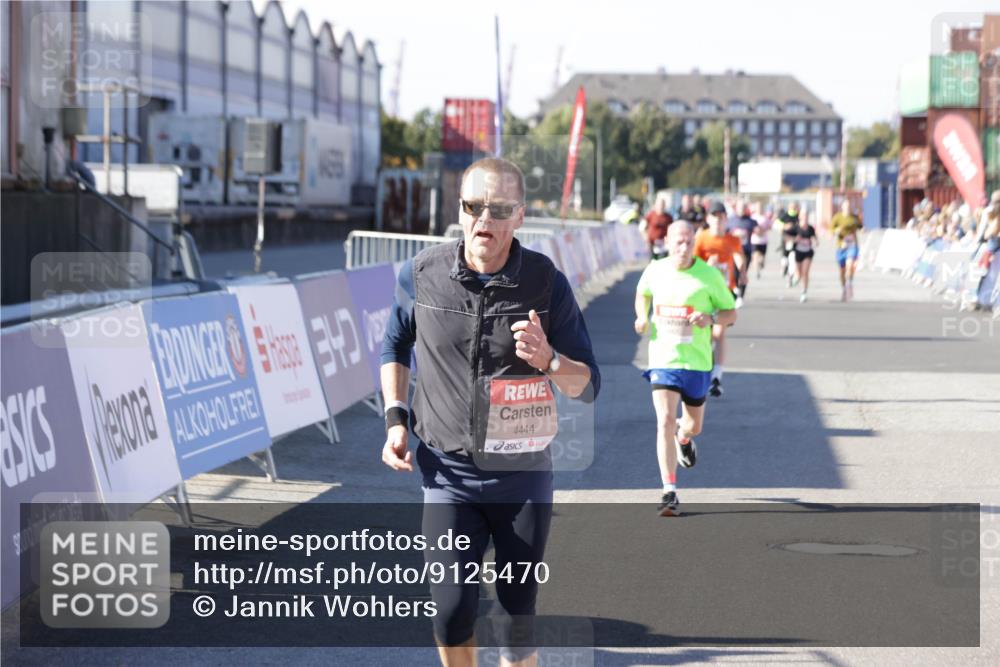 03.10.2025 - Köhlbrandbrückenlauf Jannik Wohlers http://msf.ph/oto/9125470 03.10.2025 13:07:09 Ziel 4152, 4249, 4444, 4451, 4588, 4804, 6065, 6302, 6423, 6427, 6467, 6822 meine-sportfotos.de