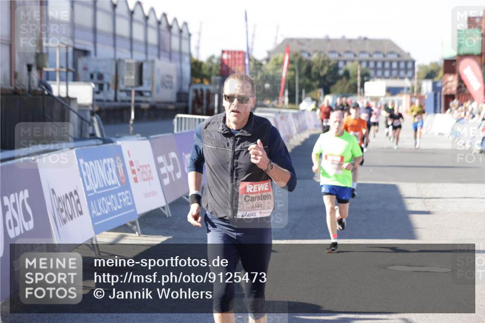 03.10.2025 - Köhlbrandbrückenlauf Jannik Wohlers http://msf.ph/oto/9125473 03.10.2025 13:07:09 Ziel 4152, 4249, 4444, 4451, 4588, 4804, 6065, 6302, 6423, 6427, 6467, 6822 meine-sportfotos.de