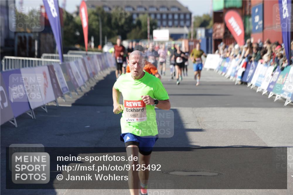 03.10.2025 - Köhlbrandbrückenlauf Jannik Wohlers http://msf.ph/oto/9125492 03.10.2025 13:07:11 Ziel 4444, 4451, 4588, 4804, 6065, 6302, 6423, 6427, 6467, 6822 meine-sportfotos.de