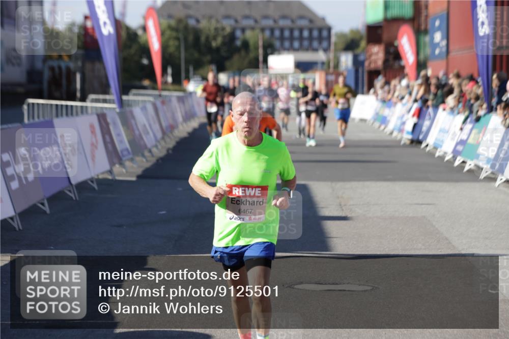 03.10.2025 - Köhlbrandbrückenlauf Jannik Wohlers http://msf.ph/oto/9125501 03.10.2025 13:07:11 Ziel 4444, 4451, 4588, 4804, 6065, 6302, 6423, 6427, 6467, 6822 meine-sportfotos.de