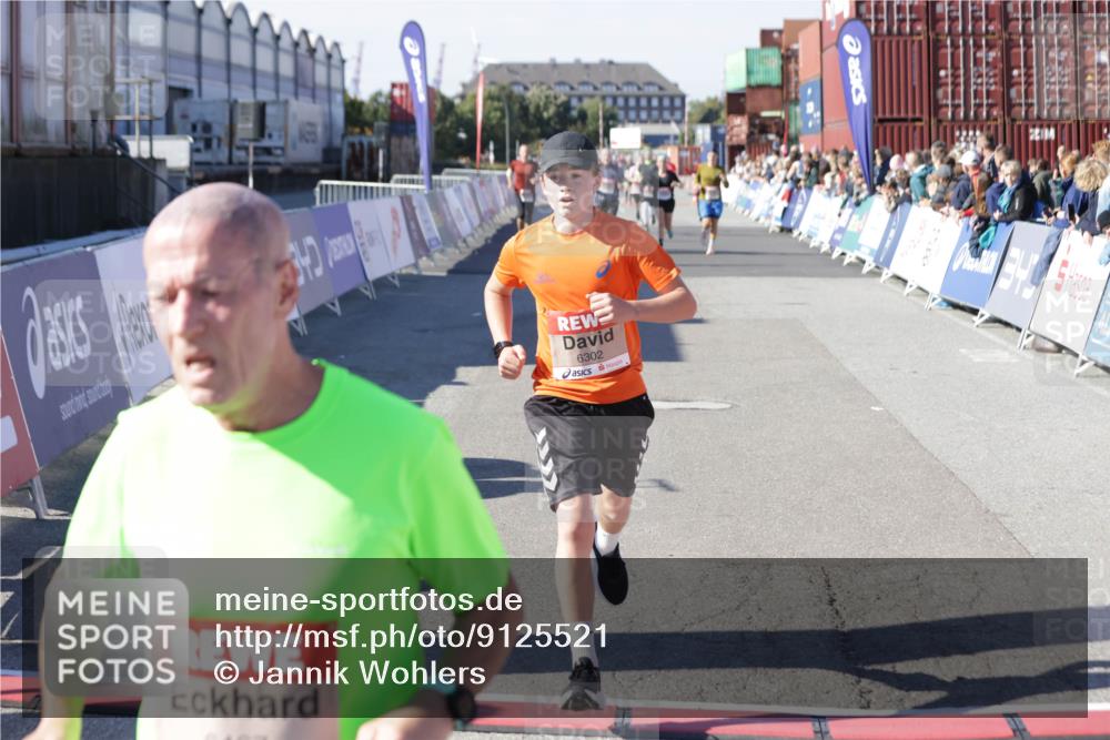 03.10.2025 - Köhlbrandbrückenlauf Jannik Wohlers http://msf.ph/oto/9125521 03.10.2025 13:07:13 Ziel 4444, 4804, 6065, 6302, 6427, 6467, 6822 meine-sportfotos.de