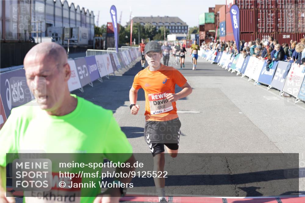 03.10.2025 - Köhlbrandbrückenlauf Jannik Wohlers http://msf.ph/oto/9125522 03.10.2025 13:07:13 Ziel 4444, 4804, 6065, 6302, 6427, 6467, 6822 meine-sportfotos.de
