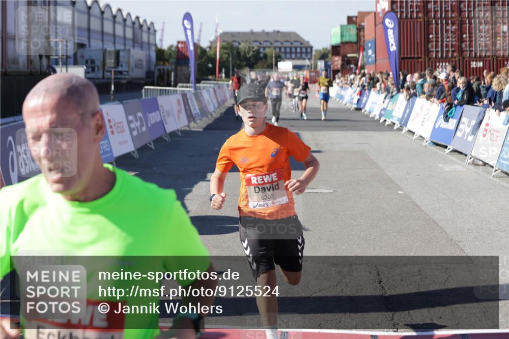 03.10.2025 - Köhlbrandbrückenlauf Jannik Wohlers http://msf.ph/oto/9125524 03.10.2025 13:07:14 Ziel 4444, 4649, 4804, 6065, 6302, 6427, 6467, 6822 meine-sportfotos.de